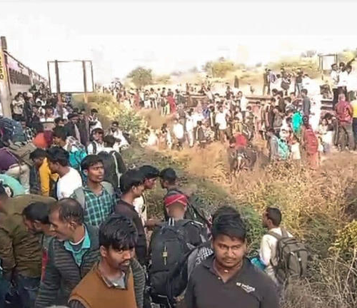 रेलबाट हाम फाल्दा ३ नेपालीसहित १३ जनाको मृत्यु