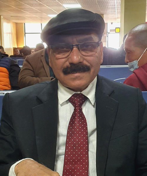 वरिष्ठ अधिवक्ता दिनेश त्रिपाठीविरुद्ध  मुद्दा दायर