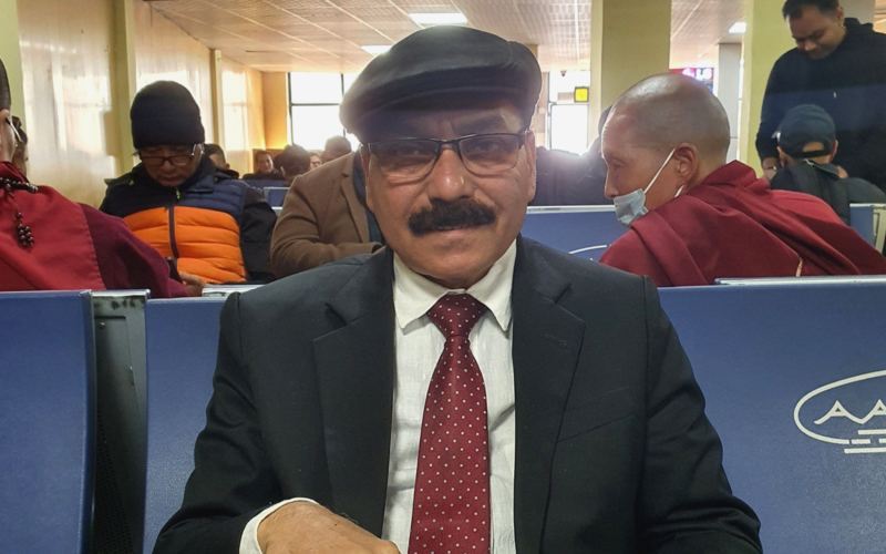 वरिष्ठ अधिवक्ता दिनेश त्रिपाठीविरुद्ध  मुद्दा दायर
