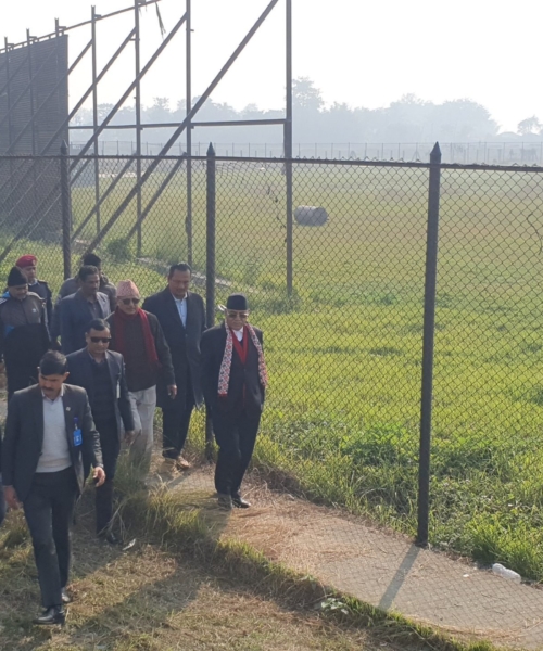 क्रिकेट मैदानमा ताला नखुल्दा माओवादी अध्यक्ष दाहाल बाहिरबाटै फर्किए