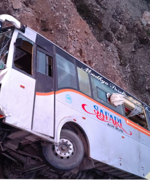 सेतीदोभान पुलमा बस दुर्घटनामा , २३ जना घाइते