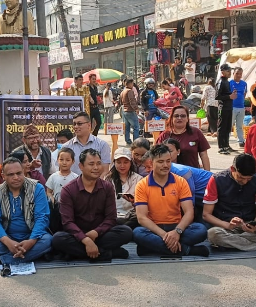 पत्रकार सुरेश रजकका हत्यारालाई कारबाहीको माग गर्दै रामेछापमा धर्नामा