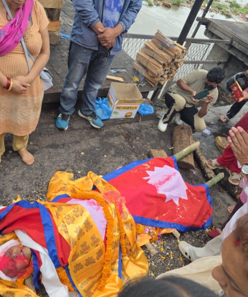 कलाकार लक्ष्मी श्रेष्ठ (अप्सरा आमा)को अन्त्येष्टि