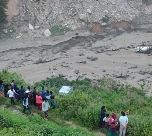 रसुवागढीमा बाढी, १८ जना बेपत्ता