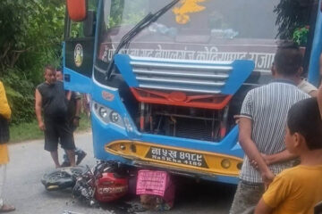 सुन्दरबजारमा सवारी दुर्घटना, घाइतेलाई थप उपचारका लागि पोखरा ल्याइयो