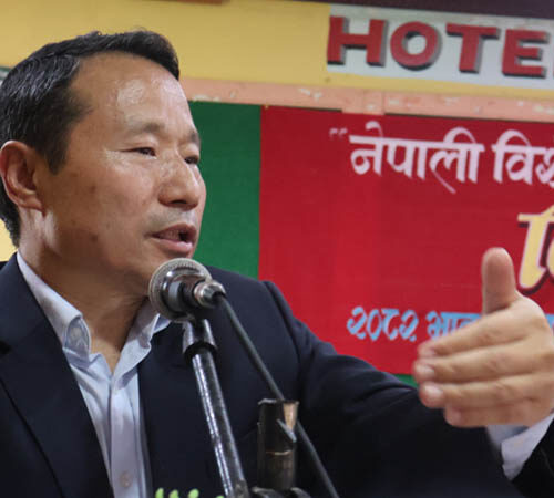 बिचौलियाले नै पार्टी खोलेर देश चलाउने अडान लिन थालेः वर्षमान पुन