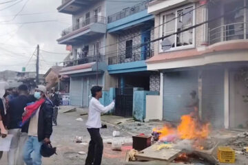 पोखराका मेयर आचार्य र गण्डकीका मन्त्री थापाको घरमा तोडफोड र आगजनी