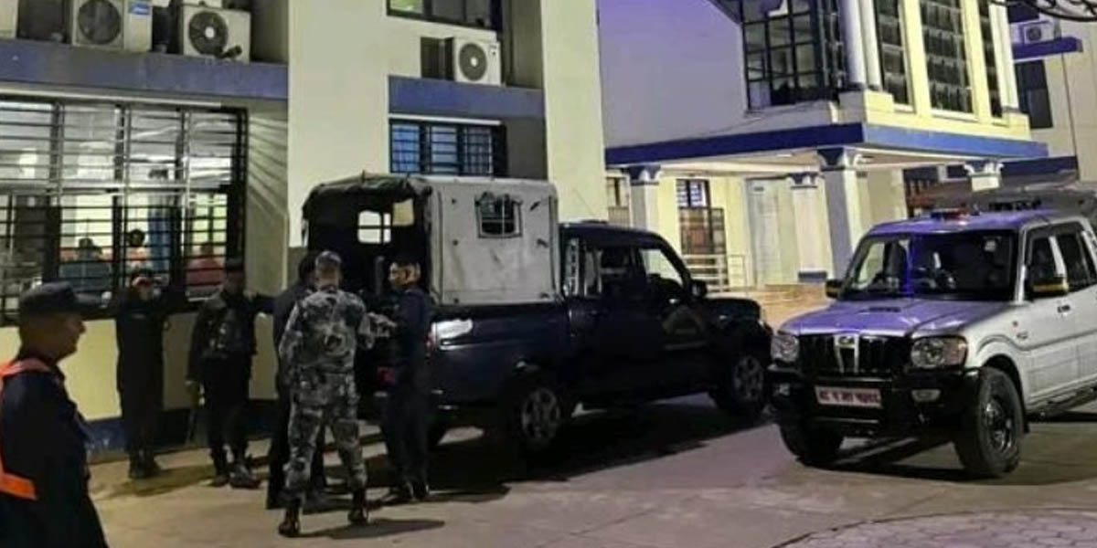 गस्तीमा रहेको प्रहरी टोलीमाथि आक्रमण, प्रतिकारमा गोली चल्दा आक्रमणकारी घाइते