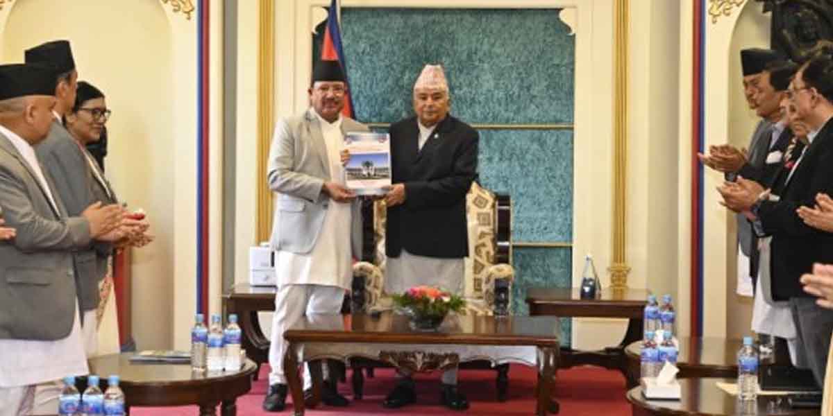 आयोगले राष्ट्रपतिलाई बुझायो प्रतिनिधिसभा निर्वाचनको प्रतिवेदन