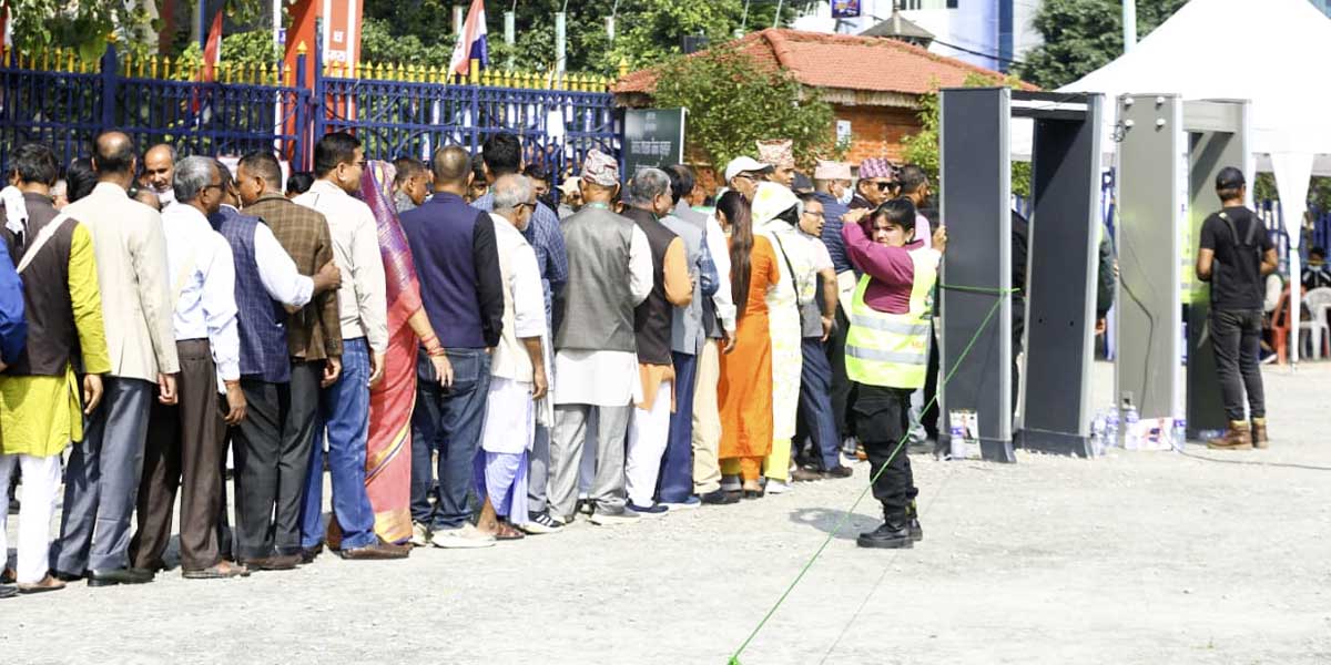 कांग्रेस महाधिवेशनमा साढे १२ बजेसम्म ३६ प्रतिशत मत खस्यो, सभापतिमा थापा र खड्गीबीच प्रतिस्पर्धा